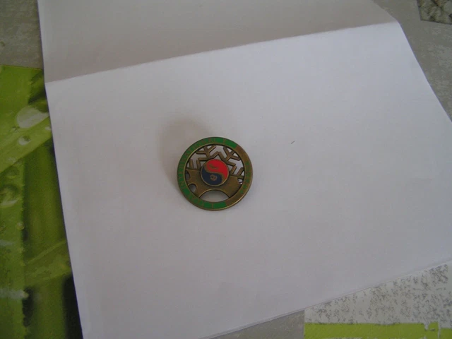 insigne métallique école ski (schischule) de Salzburg émail ski ours
