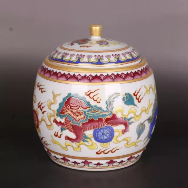Chinese Qing Qianlong Famille Rose Porcelain Pot Lion Pattern Tea Caddy 6.5 inch