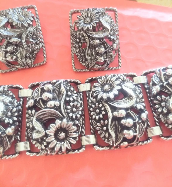 Vintage Sarah Coventry Garden Flower  Bracelet Earring Set