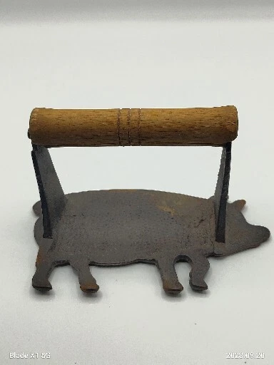 Rustic Wooden Handle Vintage Cast Iron Pig Shaped Bacon Press  6.5" X 3.5"