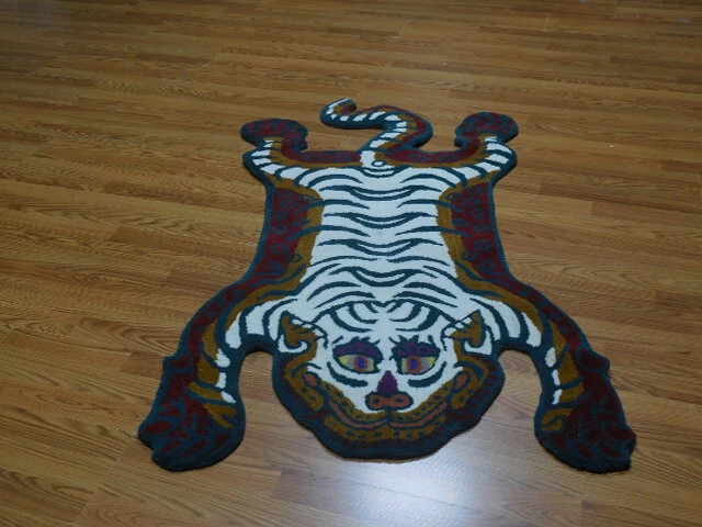 VINTAGE TUFTED HUNTING HAND MADE  LION(TIGER) TURKISH RUG 3x5 FT