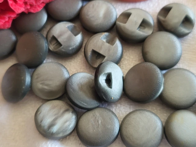 lot 20 petits boutons vintage GRIS pied 1,1 cm ref 637