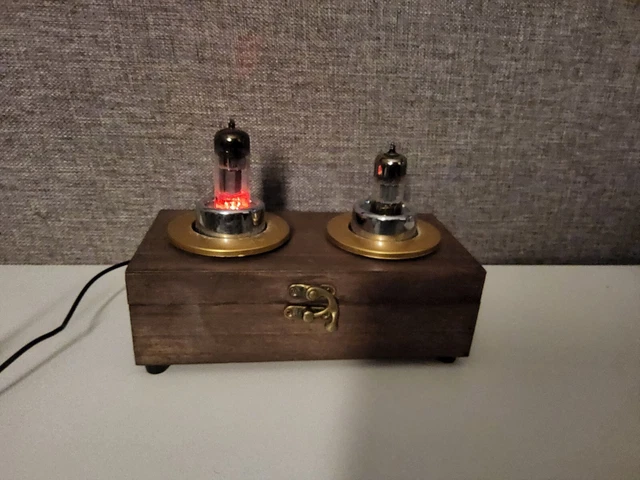 Vacuum tube outlet night light