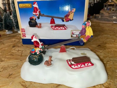 Art 64042 3x1.5V A Lemax LEMAX Dondolo da Babbo Natale 