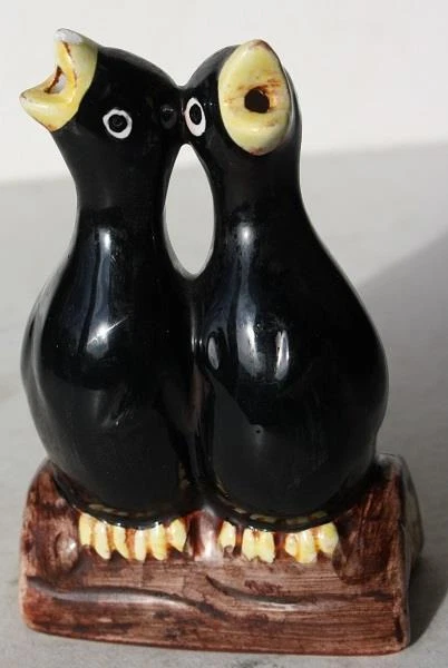 Crow Birds Figurine Double Crow Pie Birds on Log Ceramic Unmarked BROKEN MISFIT
