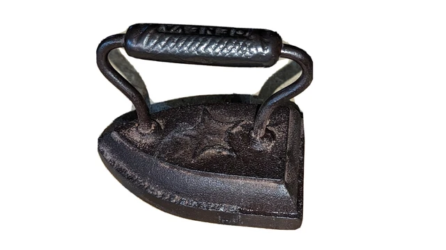 Vintage Geneva ILL Cast Iron Sad Iron # 7Star Antique Doorstop Paperweight HEAVY