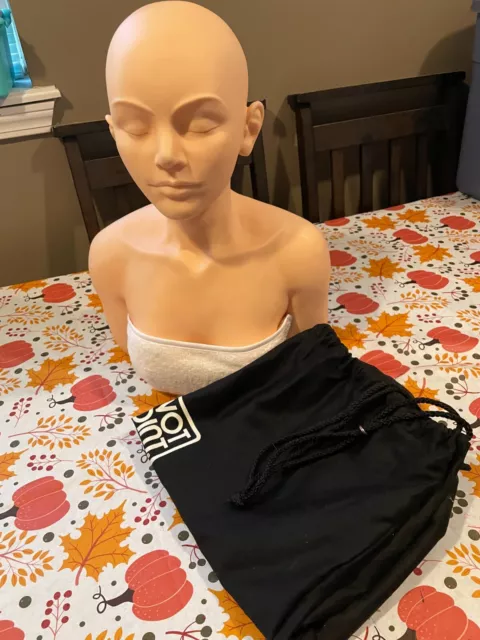 Cabezal de masaje de maniquí de punto pivote Maquillaje Bust School.