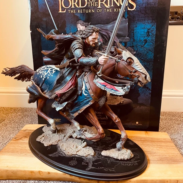 Lord of the Rings: Frodo in Orc Armor Mini Bust - Speljätten
