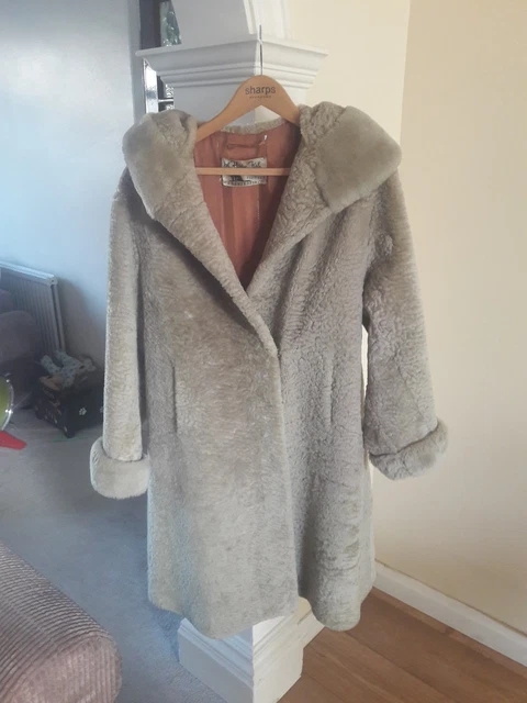 VINTAGE FUR COAT by Harry fish of chesterfield PicClick UK