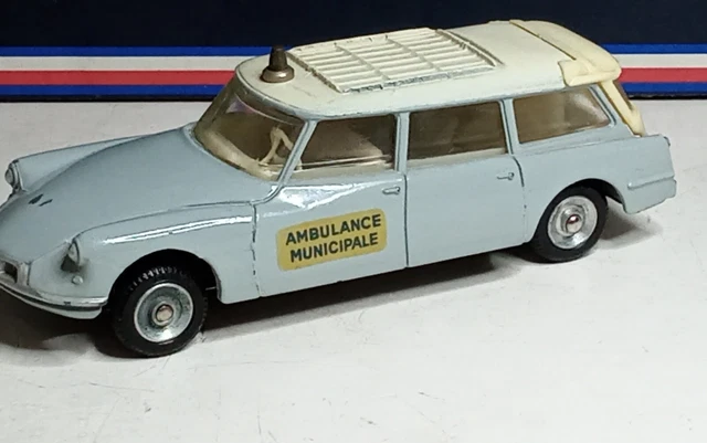 Dinky Toys 556 – Citroën ID 19 Break Ambulance – Miniature Ancienne – Occasion