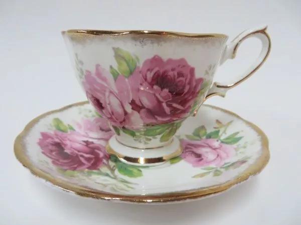 Royal Albert American Beauty Tea Cup & Saucer England Pink Roses