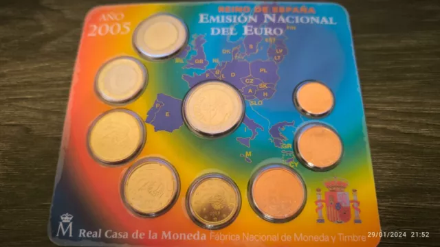 KMS Spanien 2005  , 1 cent-2 Euro  offiziellen Blister + 2 euro com - Low Price