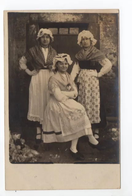 METZ NANCY moselle Meurthe CPA 57 CPA 54 carte photo de 3 lorraines en costumes