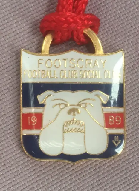 Vintage 1989 FOOTSCRAY Football SOCIAL CLUB Medallion, Badge -Western Bulldogs