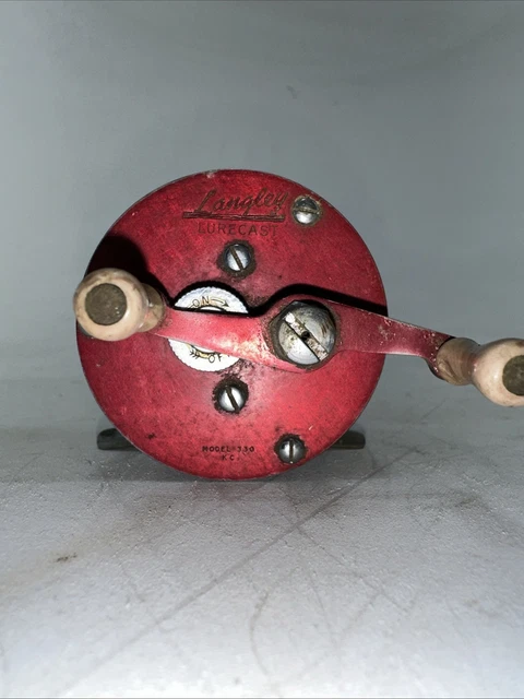 VINTAGE LANGLEY LURECAST Model 330 KC Bait Casting Reel with Pouch