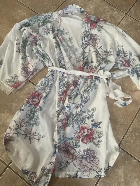 In Bloom By Jonquil M L Soft Satin Printed Kimono Style Robe Floral Lace Sleeves