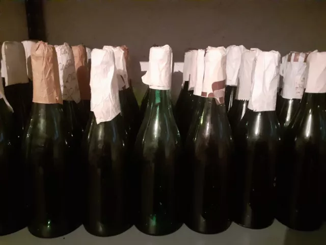 Bottiglie per vino in vetro vuote. Modello Emiliane. Ottimo stato. verde. 