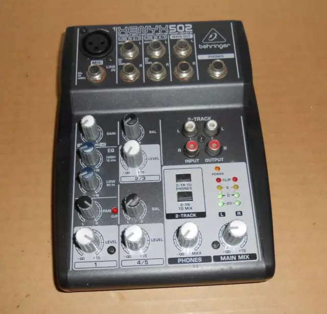 BEHRINGER XENIX 502  MIXER - senza alimentatore - da testare