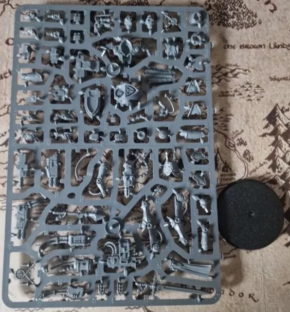 Traje de guerra Paragon superior Adepta Sororitas Warhammer 40K en Sprue