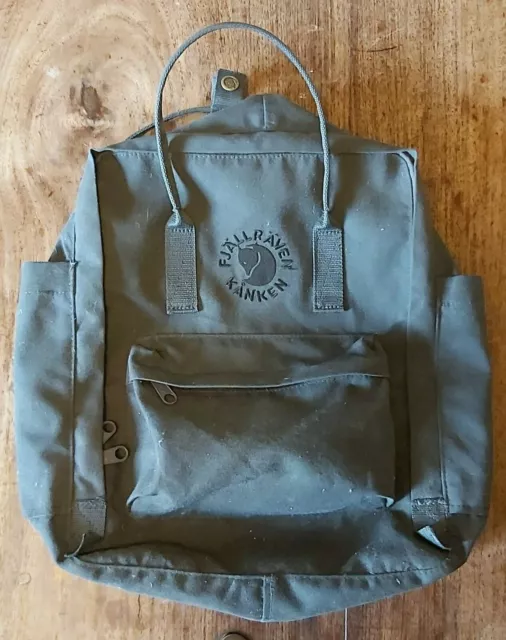 Fjallraven Kånken Rucksack: GREY