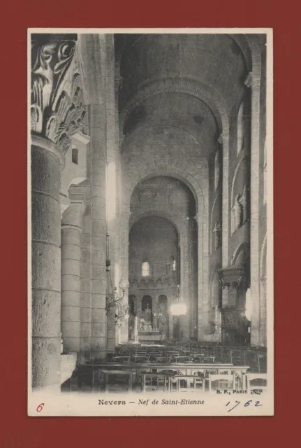 NEVERS - La nef de l'église Saint Etienne  (L3590)