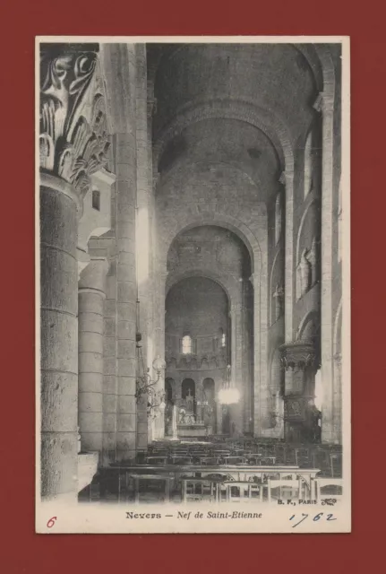 NEVERS - La nef de l'église Saint Etienne  (L3590)