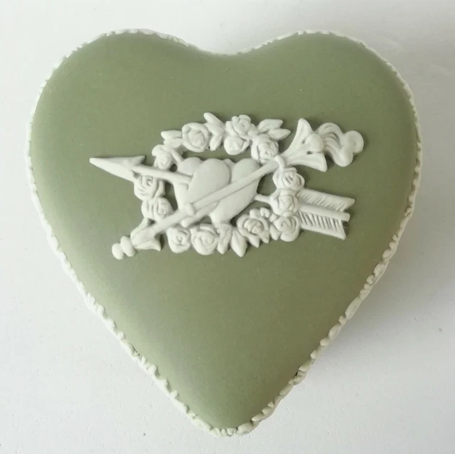 Wedgwood Grün Jasperware Herz Schmuckkästchen Festlichkeit Von 2000