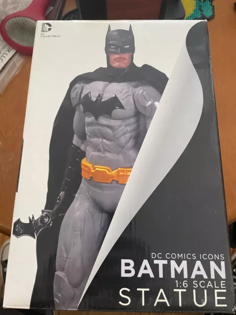 BATMAN DC Comics Icons Limited Edition 10" Statue 1:6 Scale New in Box