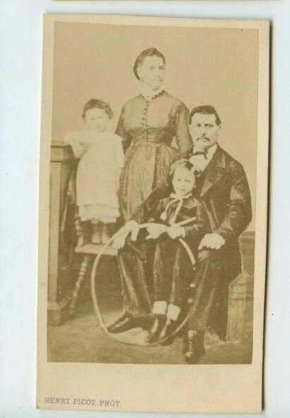 Vintage CDV Französischer Familie Kinder mit einem Reifen Henry Picot Foto Paris