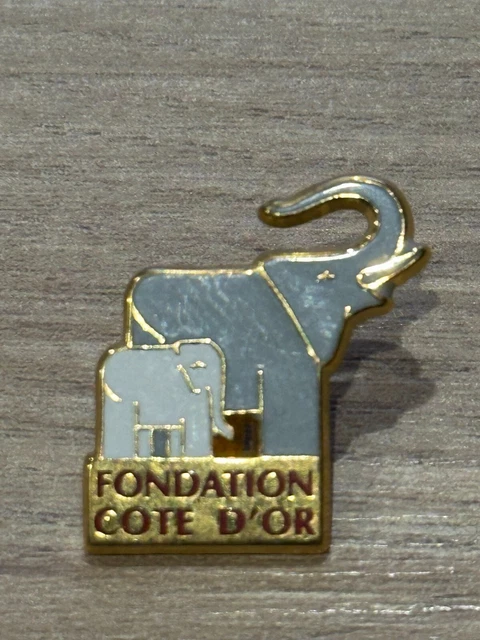 RARE PINS PIN'S - AGFACOLOR OPTIMA - AWARD MEILLEUR FILM - Signé ARTHUS