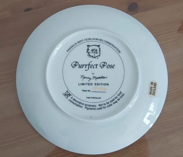 PLAT EN PORCELAINE  BOUQUET DE FRAMBOISES  HEREND HUNGARY