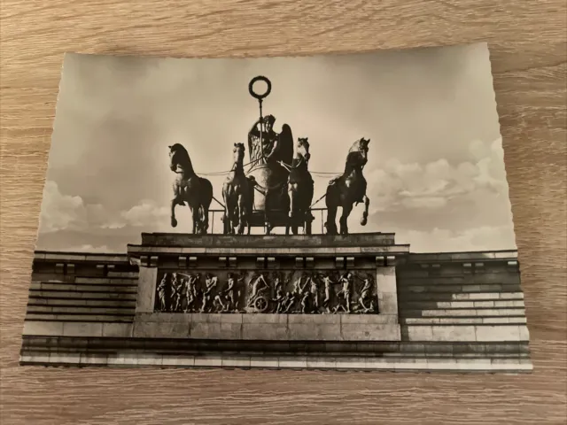 Alte Ansichtskarte, Berlin Quadriga auf dem Brandenburger Tor, ungelaufen