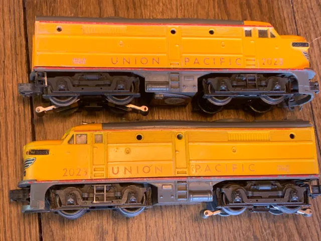 Lionel 2023 Vintage Union Pacific Gray & Yellow Alco PA2 AA Diesel Loco Set