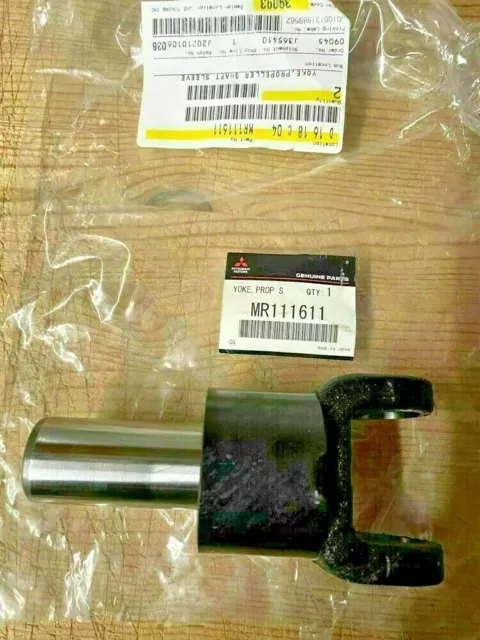 Mitsubishi Prop Shaft Fork MR111611 Eclipse 1994/01-1999/04 New Genuine