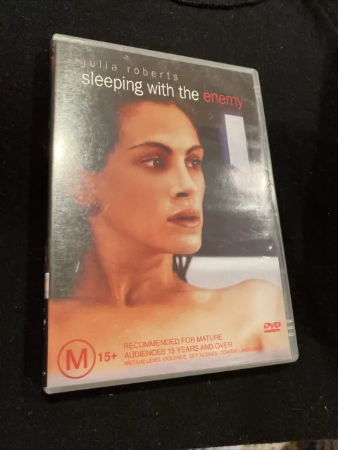 4 Reasons“ Sleeping With The Enemy” Stands Unique in Julia Roberts'  Filmography - HubPages
