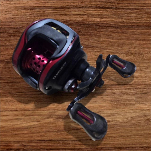 ダイワ DAIWA T3 air 8.6L Daiwa ベイトリール ブラック/レッド