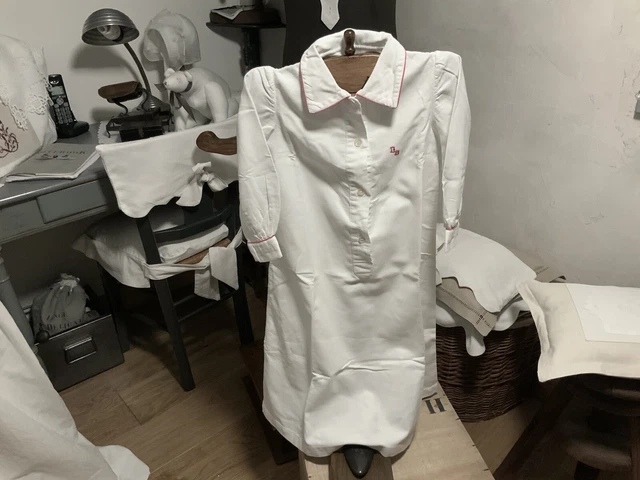 LINGE ANCIEN – Somptueuse chemise de nuit enjolivée de broderie blanche