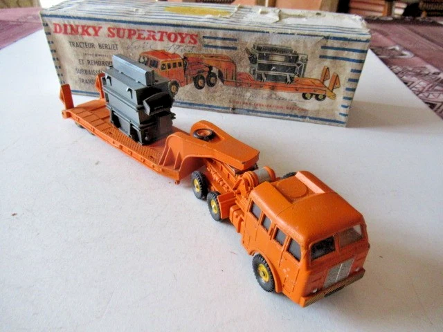 Ancienne dinky toys peugeot 403 24B bon etat d origine