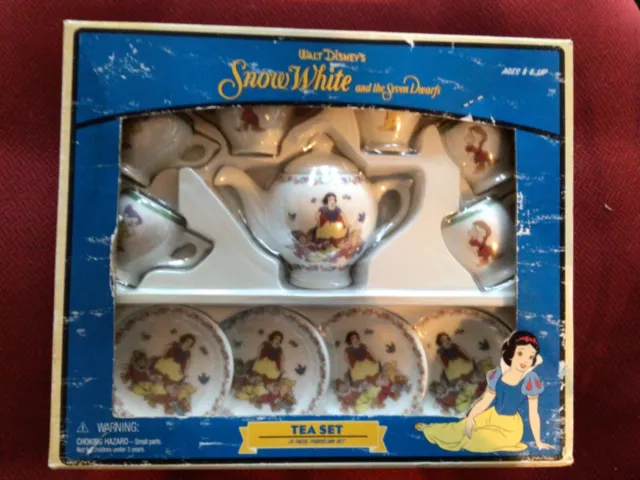 https://www.picclickimg.com/c6MAAOSwB3JlgZqn/Disney-Snow-White-the-7-Dwarfs-mini.webp