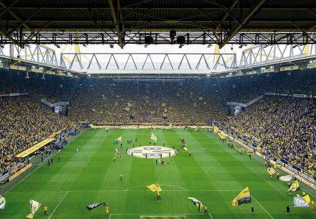 Fototapete, FCB-Stadion-Choreo Bayern München - BVB-Fan-Choreo Borussia Dortmund
