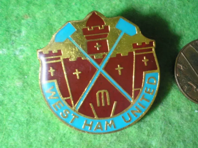 ** West Ham United F.C. / Rare Badge **