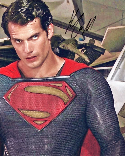 A fantastic 10x8 Autographed Photo of Henry Cavill & CoA
