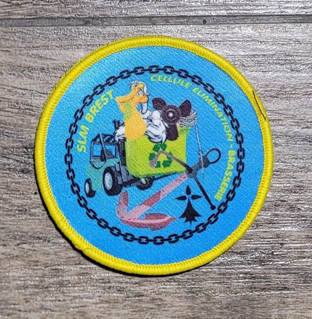 INSIGNE MILITAIRE 1 Er BATAILLON DE CHOC PARACHUTISTES FABRICATION Aravit P Annees 1950