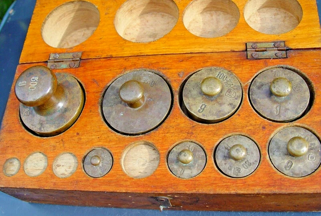 alte Messing Gewichte  Gewichtskasten  original nicht komplett