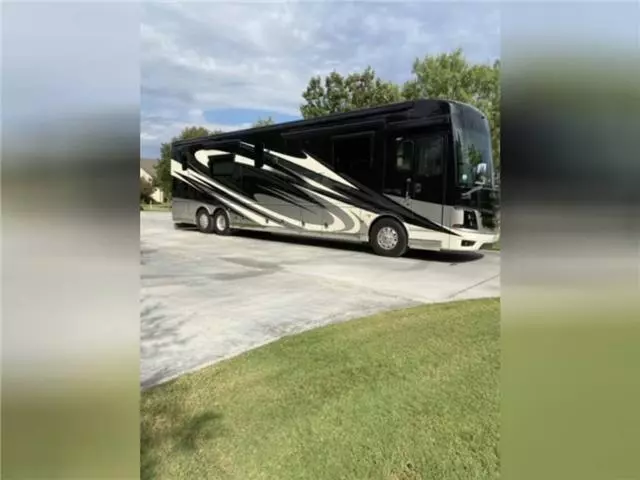 Newmar King Aire 4584 BLACK CREAM with 0 Miles, for sale! Newmar King Aire 4584 BLACK CREAM with 0 Miles, for sale!