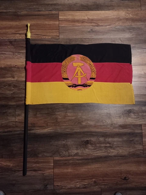 DDR Flagge Fahne mit Stab Handfahne ORIGINAL 50 X 37 cm