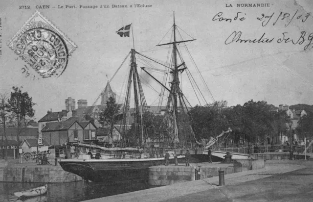 CPA 14 - CAEN (Calvados) - 2712. Le Port. Passage d'un Bateau à l'Ecluse