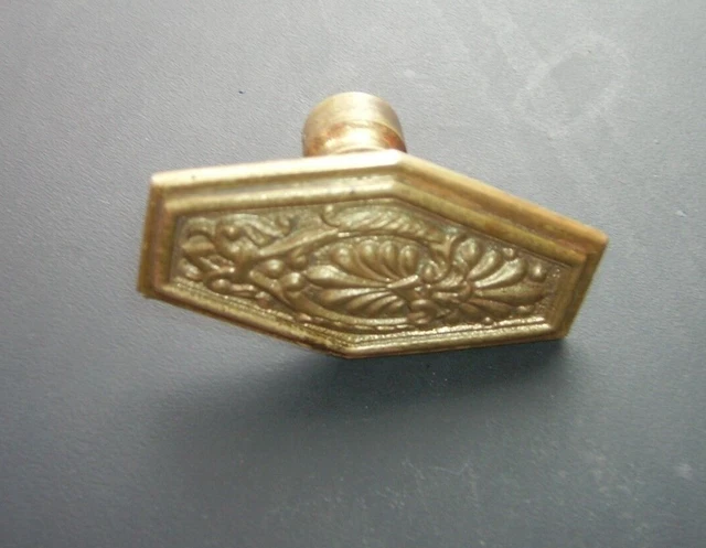ANCIENNE ET BELLE Poignee De Porte En Bronze A 6 Côtes. EUR 25,00