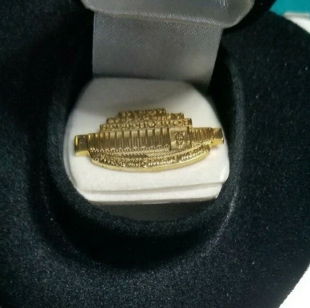 Houston Livestock Show Rodeo lapel pin Astrodome Texas miniature cowboy hat 2002