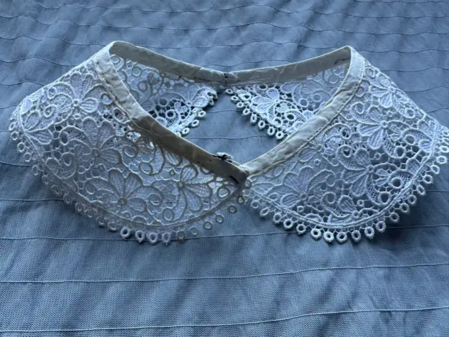 Beautiful French Vintage 1950s Child Collar -White starched lace - 16" by 2 5/8"